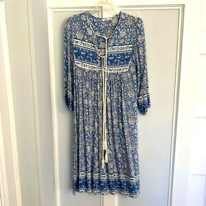 Maxi dress with long sleeves
